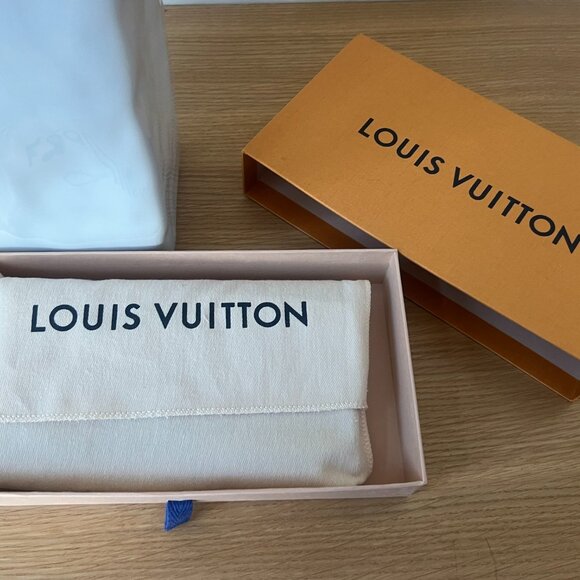 ✨Louis Vuitton Mahina Portefeuille Iris Long Wallet – M60144 | Brand New - Picture 9 of 9